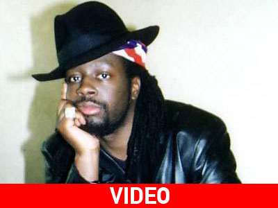 Επιμένει στην υποψηφιότητά του