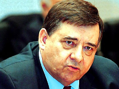 Στην άμυνα ο Καρατζαφέρης