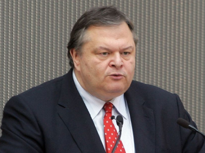 Ή μας δουλεύει ή δεν διάβασε κι αυτός