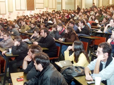 «Πόρτα» στους αιώνιους φοιτητές