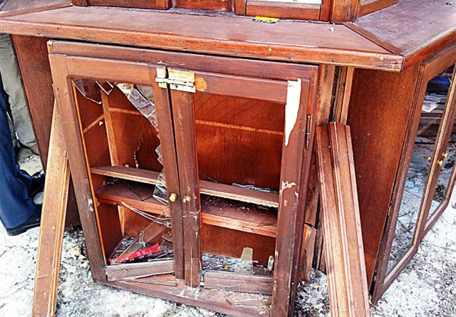 Ευρυτανία: Αυτοκίνητο «καρφώθηκε» σε ξύλινο περίπτερο