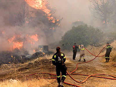 Σε ύφεση η πυρκαγιά στη Δροσιά