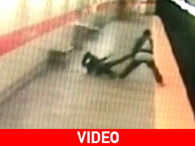 Η.Π.Α.: Πέταξε το θύμα του στις γραμμές του Μετρό Η.Π.Α.: Πέταξε το θύμα του στις γραμμές του Μετρό