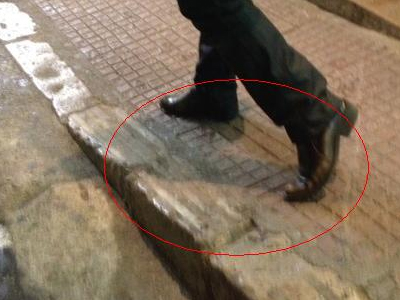 Πεζοδρόμιο-παγίδα στη Λαμία