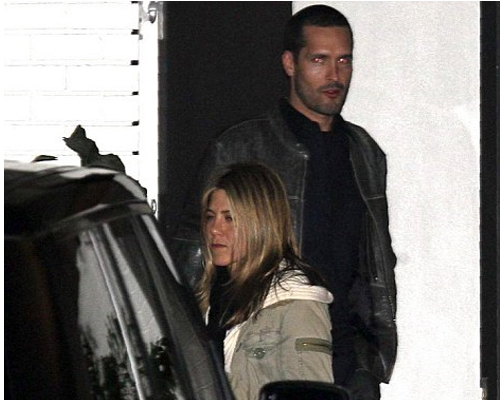 Την ξεμπρόστιασε!