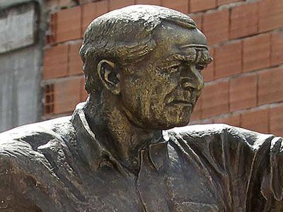 Τον έκαναν άγαλμα