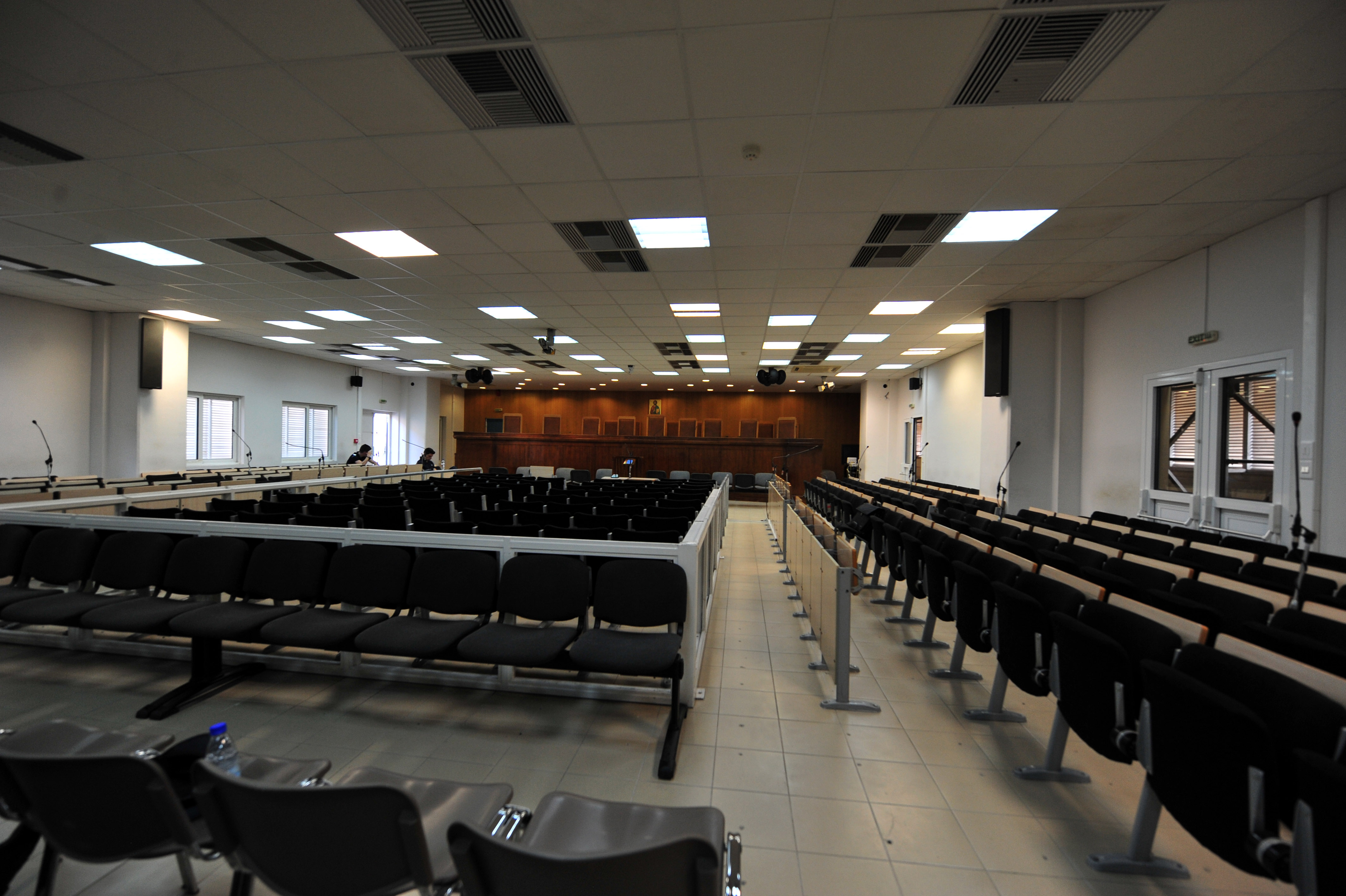 Το εσωτερικό της δικαστικής αίθουσας