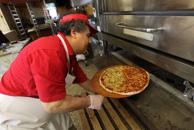 Ο ιδιοκτήτης της πιτσαρίας Μπομπ Άμπουμεϊτζ