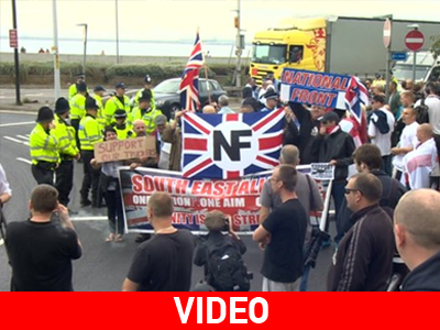 Βρετανία: Διαδήλωση ακροδεξιών οργανώσεων στο Ντόβερ κατά των μεταναστών