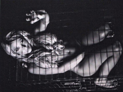 Γυμνή για καλό σκοπό