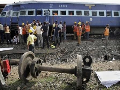 Ινδία: Σύγκρουση αμαξοστοιχίας με αυτοκίνητο – Τουλάχιστον 15 νεκροί