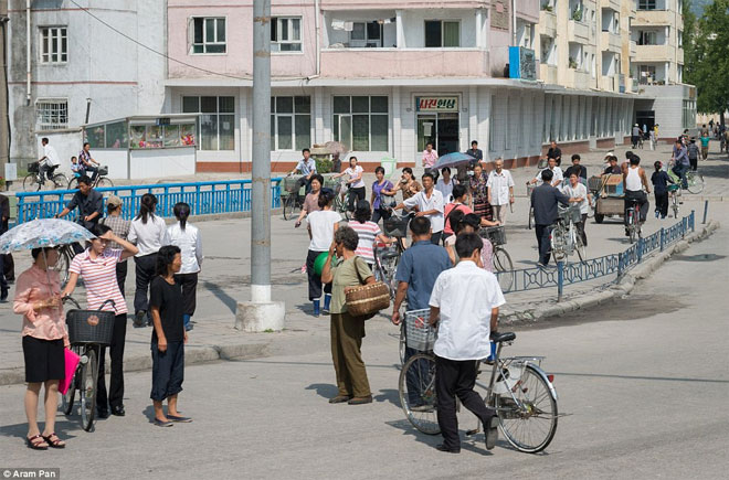 Ηλιόλουστο απόγευμα στην πόλη Καεσόνγκ, πολύ κοντά στη βιομηχανική ζώνη