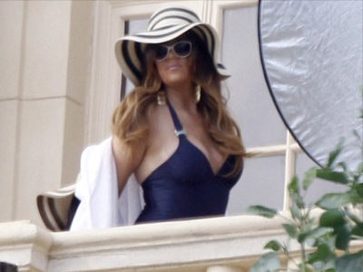 Ρετρό εμφάνιση από την Khloe Kardashian