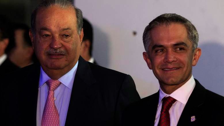Από αριστερά προς δεξιά: Ο Carlos Slim και ο Angel Mancera