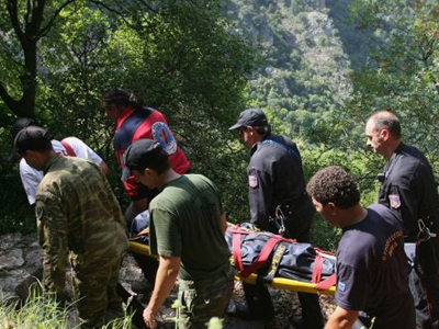 Ανασύρθηκε νεκρός από χαράδρα στη Ευρυτανία