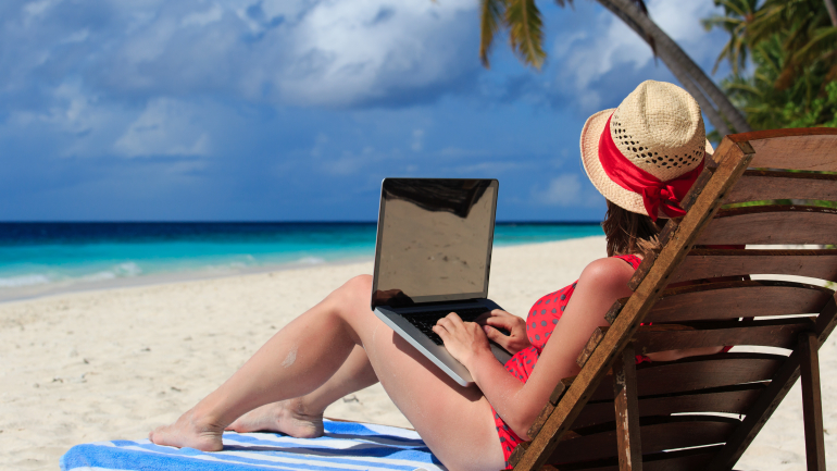 Συμβουλές για χρήση Διαδικτύου και υπηρεσιών στη περίοδο διακοπών και επαγγελματικά ταξίδια