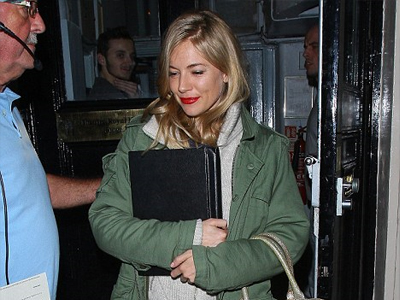 «Είμαι μόνη»