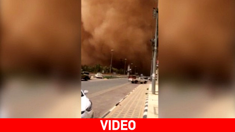 Αμμοθύελλα σαρώνει πόλη στη Σαουδική Αραβία