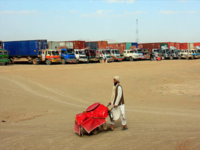 Πακιστάν: Ναι μεν… αλλά στο άνοιγμα του ανεφοδιασμού των βάσεων στο Αφγανιστάν