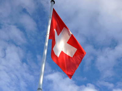 Ελβετία: Συρρικνώθηκε κατά το ήμισυ το εμπορικό πλεόνασμα τον Ιούνιο