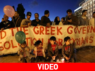 Η Αστυνομία έδιωξε τους Σύρους πρόσφυγες από την πλατεία Συντάγματος Η Αστυνομία έδιωξε τους Σύρους πρόσφυγες από την πλατεία Συντάγματος