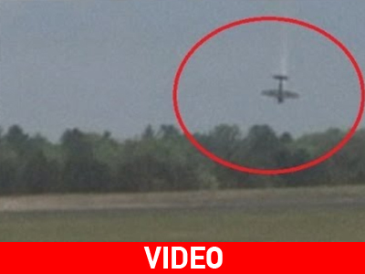 ΗΠΑ: Καρέ-καρέ η πτώση αεροσκάφους κατά τη διάρκεια επίδειξης