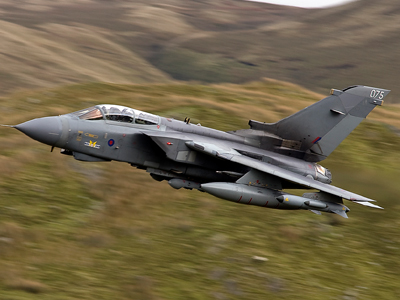 Βρετανία: Σκέψεις για στροφή 180ο στις αμυντικές δαπάνες λόγω Λιβύης