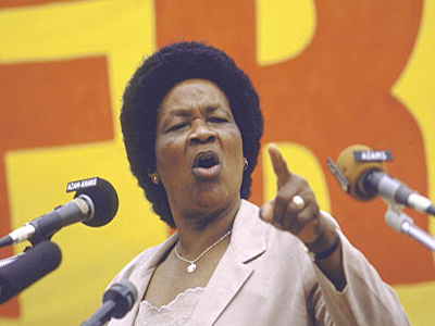 Μεσίστιες σημαίες στη Ν. Αφρική για την Albertina Sisulu