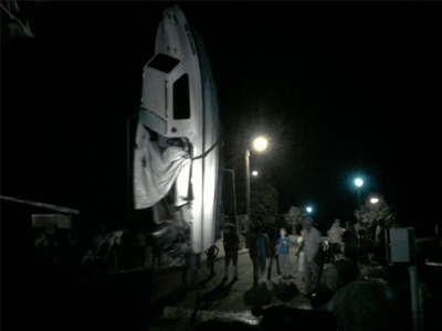 Ανέλκυση βυθισμένου σκάφους στην Αγ. Μαρίνα Φθιώτιδας