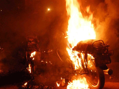 «Λαμπάδιασε» δίκυκλο στην Αλεξανδρούπολη