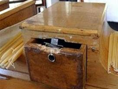 Άνοιξε το παγκάρι με…σιδεροπρίονο