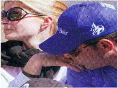 Το χειροφίλημα του Αλβάρο στην Αθηνά