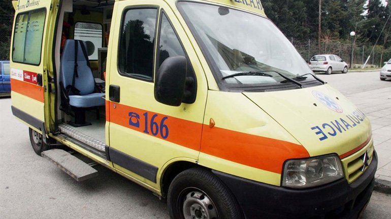 Μηχανάκι παρέσυρε ηλικιωμένη γυναίκα