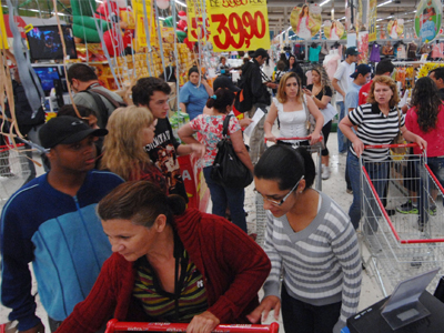 ΗΠΑ: Υψηλό επτά ετών για την καταναλωτική εμπιστοσύνη