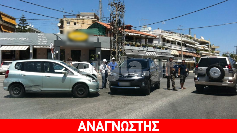 Τροχαίο σε διασταύρωση στη Βάρκιζα