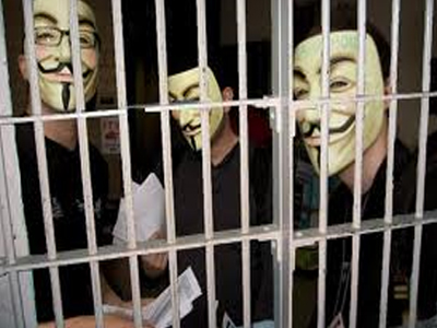 Σφίγγει ο κλοιός για τους «Anonymous»