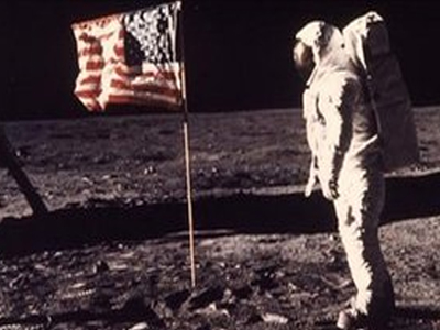 Επιχείρησε να πουλήσει πέτρα από το Διάστημα!