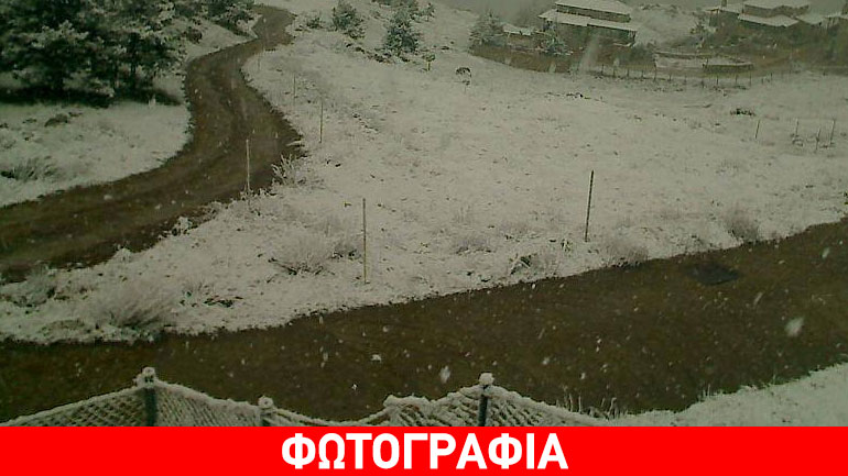 Χιονίζει στην Αράχωβα