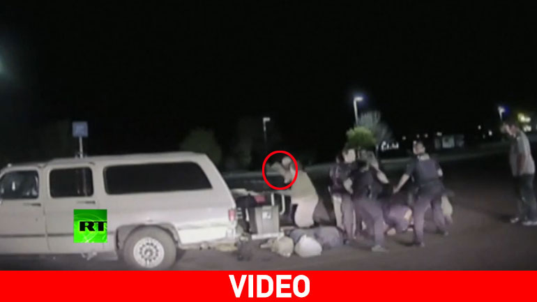 Αριζόνα: Πολίτες ξυλοφορτώνουν αστυνομικούς on camera