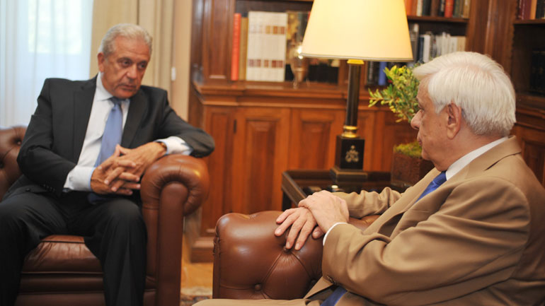 Το μεσημέρι η συνάντηση Παυλόπουλου-Αβραμόπουλου