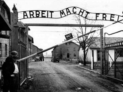 Το Άουσβιτς, η ουκρανική κρίση και η… παραχάραξη της Ιστορίας