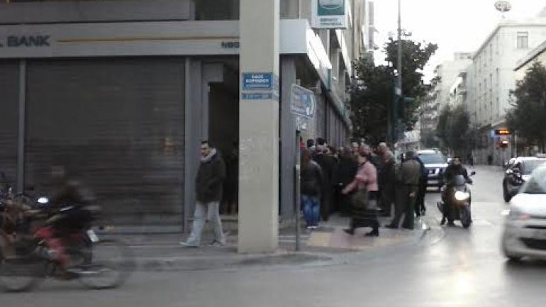 Πάτρα: Ουρές έξω από τις τράπεζες