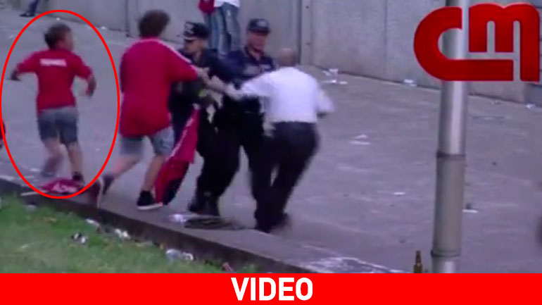 Σοκ: Αστυνομικοί ξυλοκοπούν άγρια οπαδό της Μπενφίκα μπροστά στον 9χρονο γιο του!