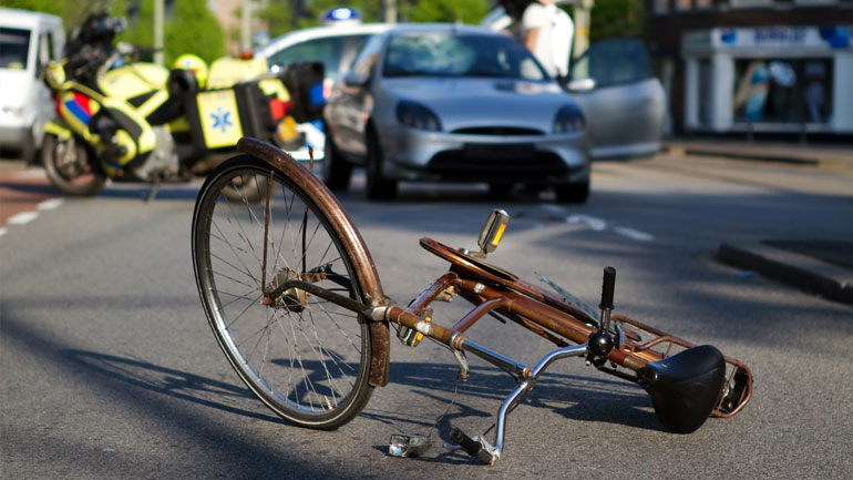 Πειραιάς: Αναζητούνται μάρτυρες για το τροχαίο με τον ποδηλάτη στη Χατζηκυριακού