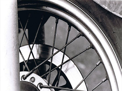 Έκλεψαν τροχό από μηχανή