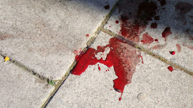 Βγήκαν τα μαχαίρια στο καφενείο – Αιματηρή συμπλοκή με δύο τραυματίες