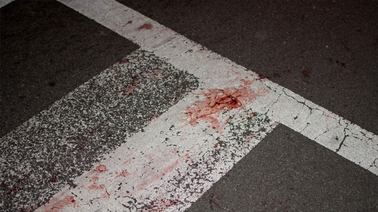 Ψάχνουν τον οδηγό που «πάτησε» τον άστεγο