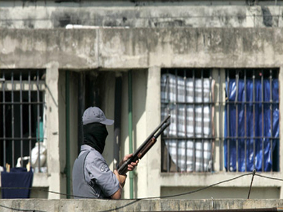 Βραζιλία: Εξέγερση σε φυλακή – Δεκάδες όμηροι