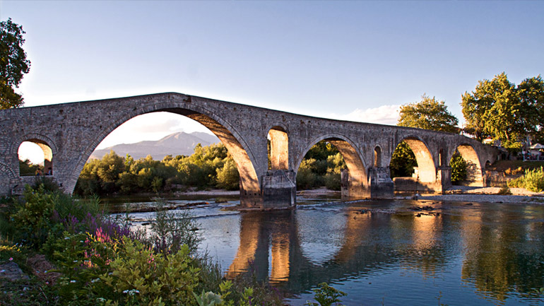 «Το Γεφύρι της Άρτας μπορεί να μην αντέξει μια επόμενη πλημμύρα»