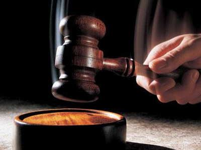 Στο σκαμνί ύποπτοι για οργάνωση επιθέσεων στη Βρετανία